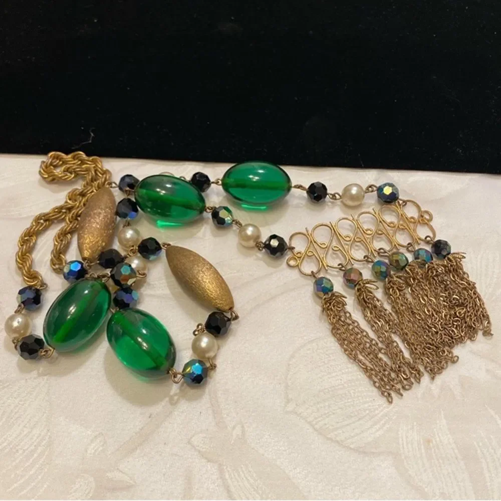 Vintage Lucite And Glass Bead Lavaliere Tassle Necklace